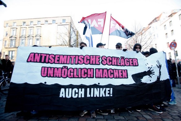 Fronttranspi am Startpunkt der Demo des Bündnis gegen Hamburger Unzumutbarkeiten am 13.12.2009:»Antisemitische Schläger unmöglich machen. Auch Linke.«